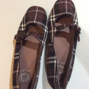 Yellow Box Shoes Sz 5.5